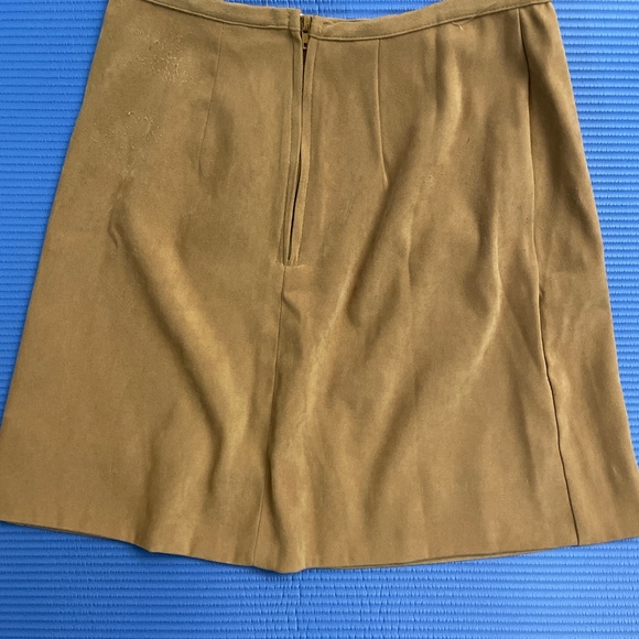 Suede-like mini skirt - Picture 2 of 3